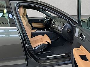 Volvo  T8 Twin-Engine AWD  Glasd PilotAssist