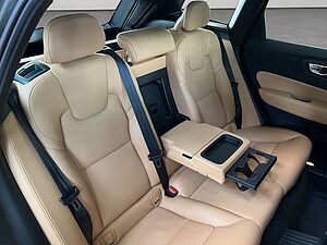 Volvo  T8 Twin-Engine AWD  Glasd PilotAssist