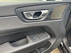 Volvo  Plus Dark