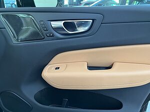 Volvo  T6 AWD Recharge  Glasd 360° PilotAssist