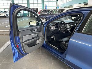 Volvo  T4  Aut Glasd PilotAssist BLIS Navi