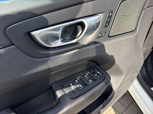 Volvo  Plus Dark