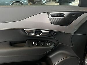 Volvo  Plus Dark