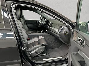 Volvo  Plus Dark