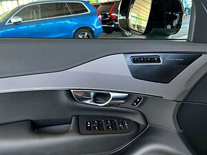 Volvo  Ultimate Dark