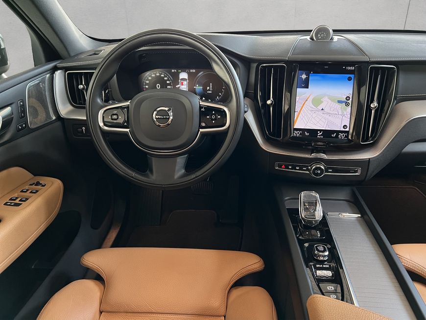 Volvo  T8 Twin-Engine AWD  Glasd PilotAssist