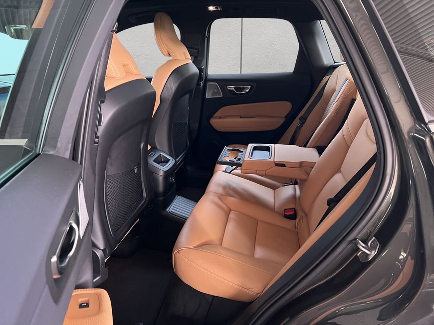 Volvo  T8 Twin-Engine AWD  Glasd PilotAssist