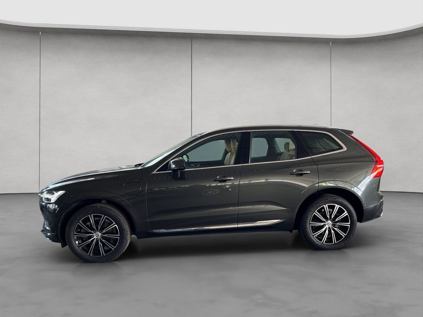 Volvo  T8 Twin-Engine AWD  Glasd PilotAssist