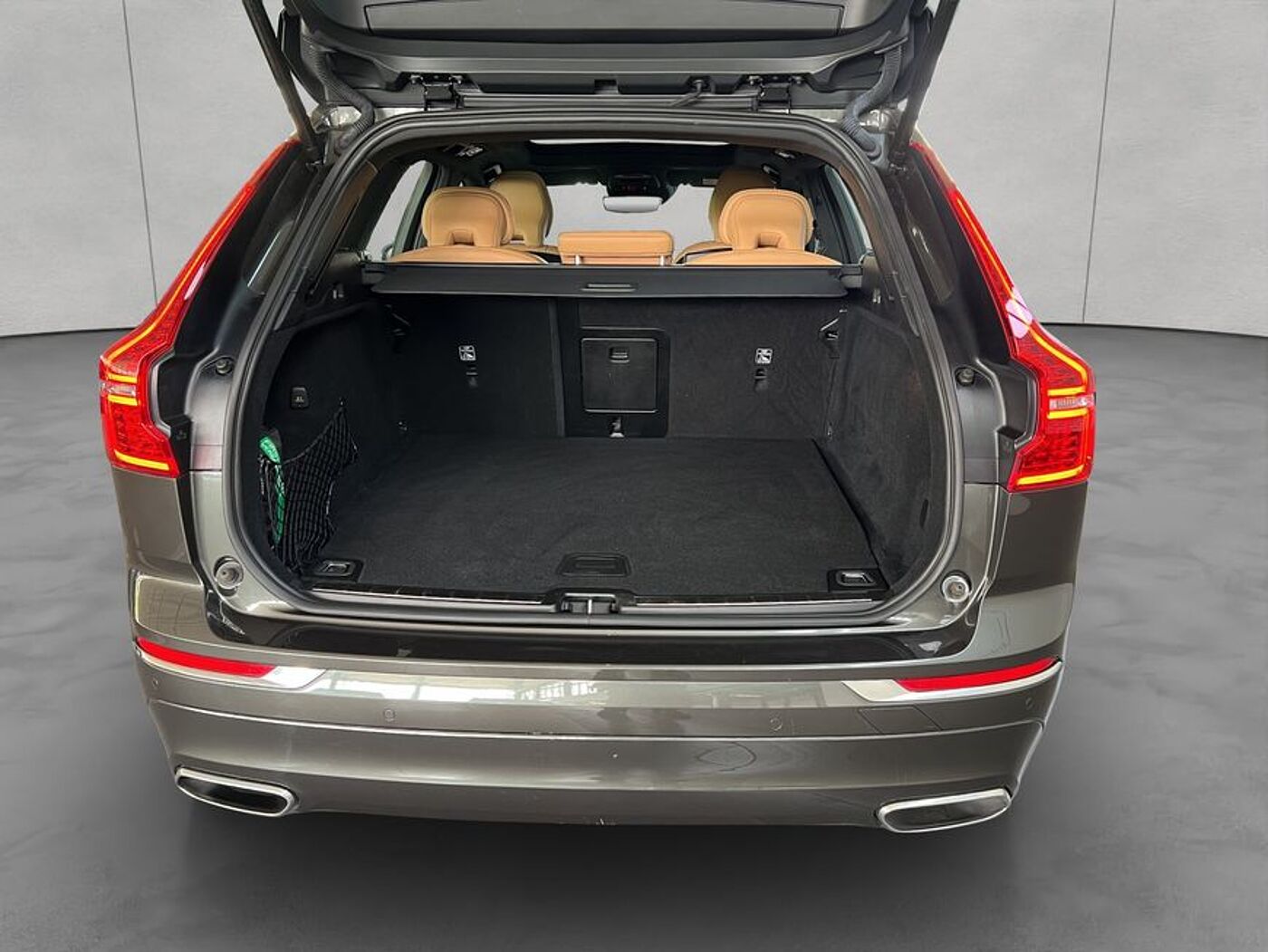 Volvo  T8 Twin-Engine AWD  Glasd PilotAssist