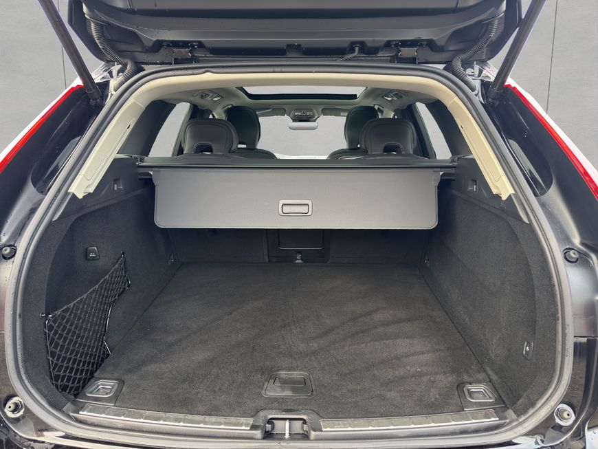 Volvo  Plus Dark