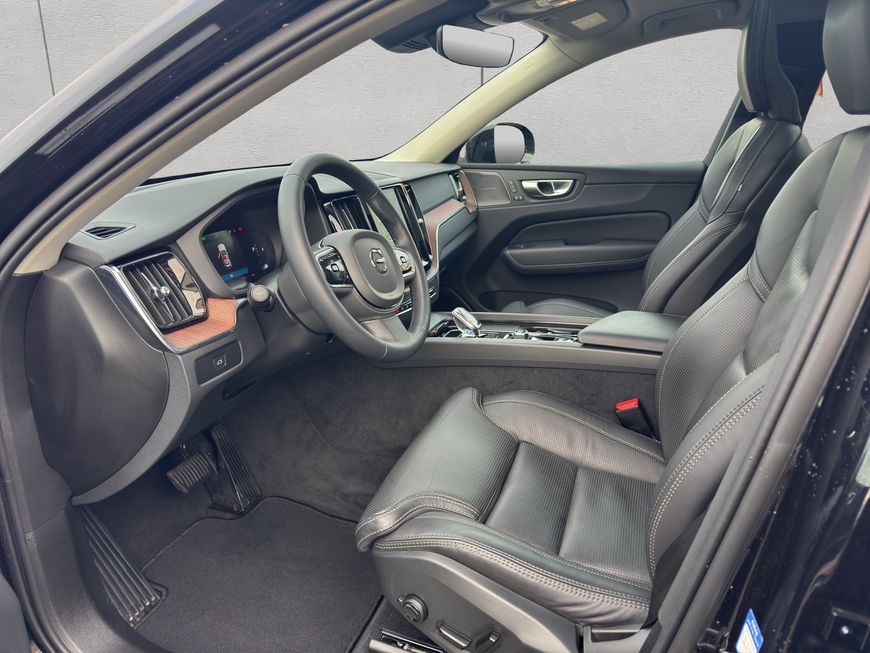Volvo  Plus Dark