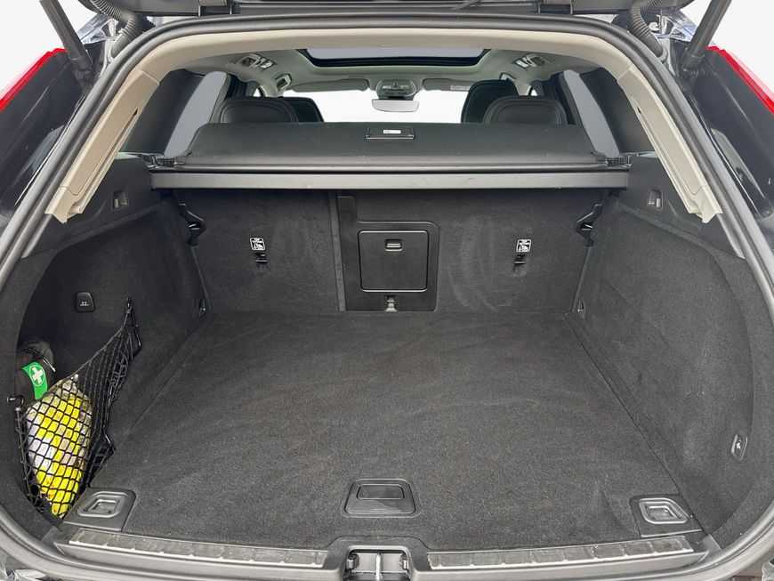 Volvo  Plus Dark