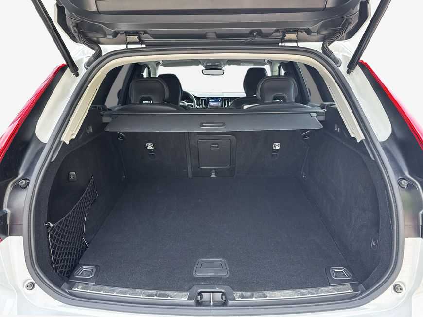 Volvo  Plus Dark