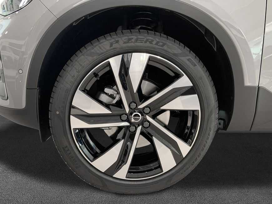 Volvo  Plus Dark