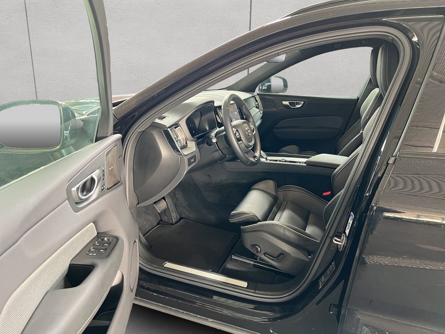 Volvo  Plus Dark