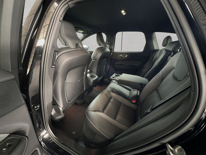 Volvo  Plus Dark