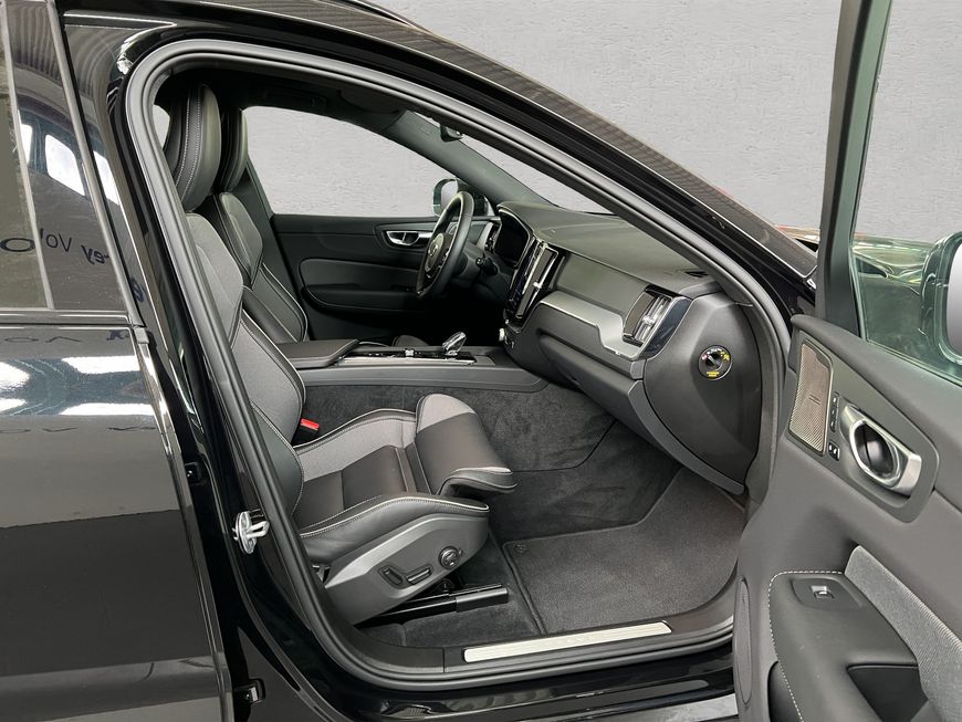 Volvo  Plus Dark