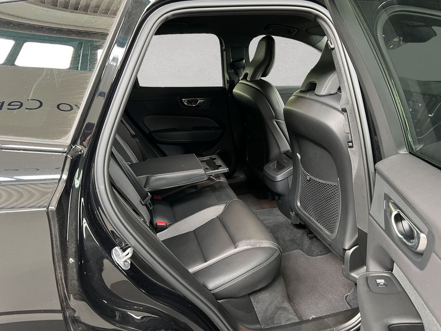 Volvo  Plus Dark
