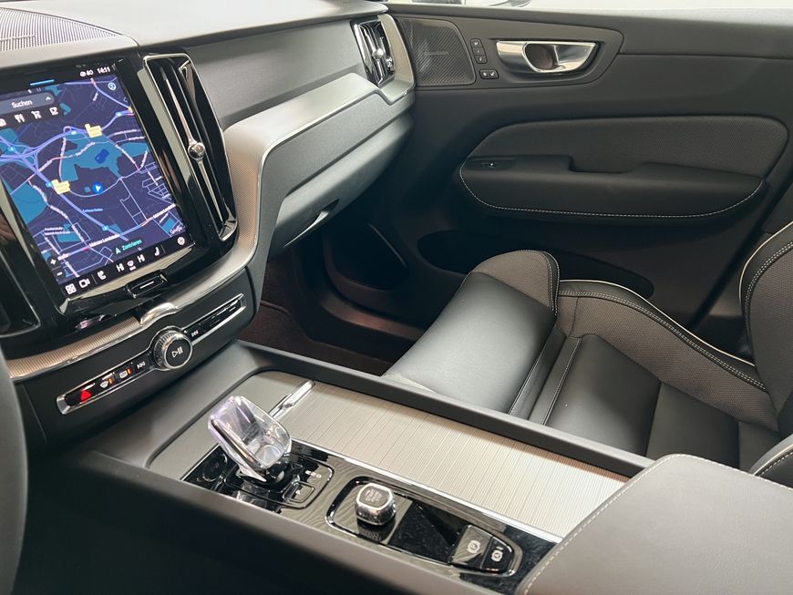Volvo  Plus Dark