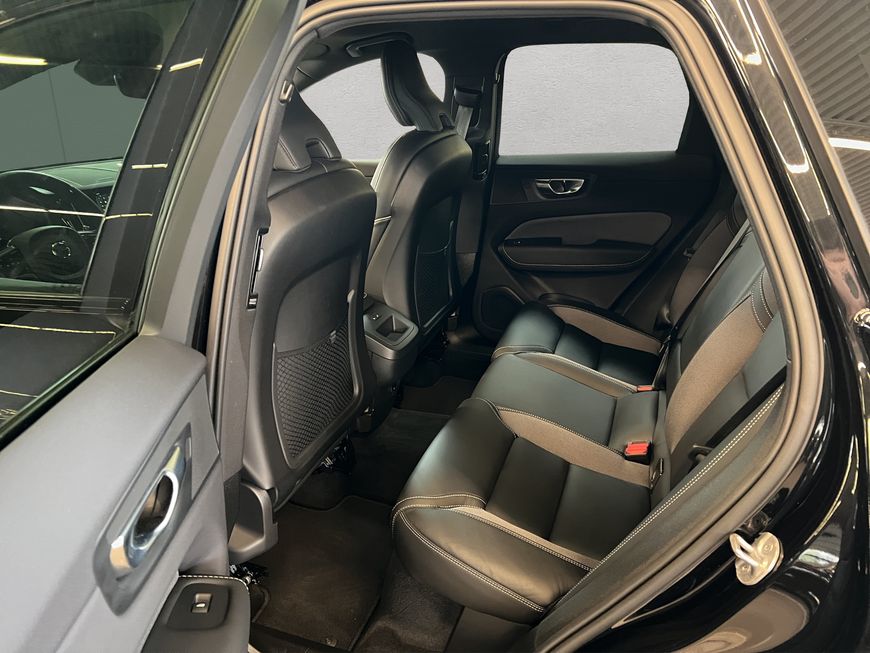 Volvo  Plus Dark