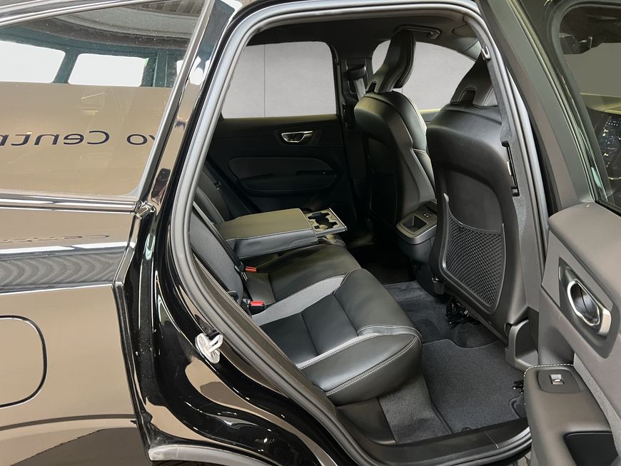 Volvo  Plus Dark