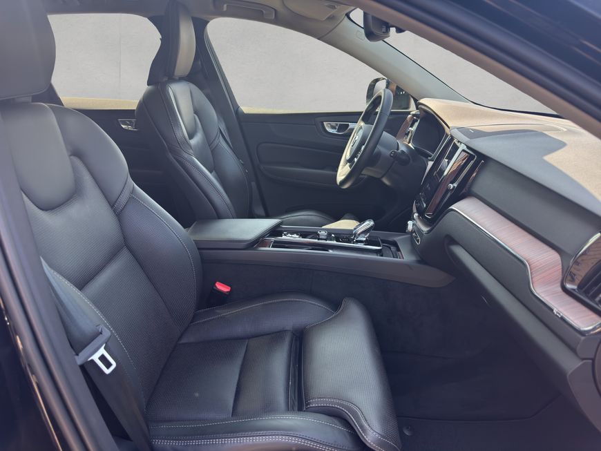 Volvo  Plus Dark