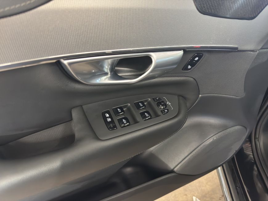 Volvo  Plus Bright