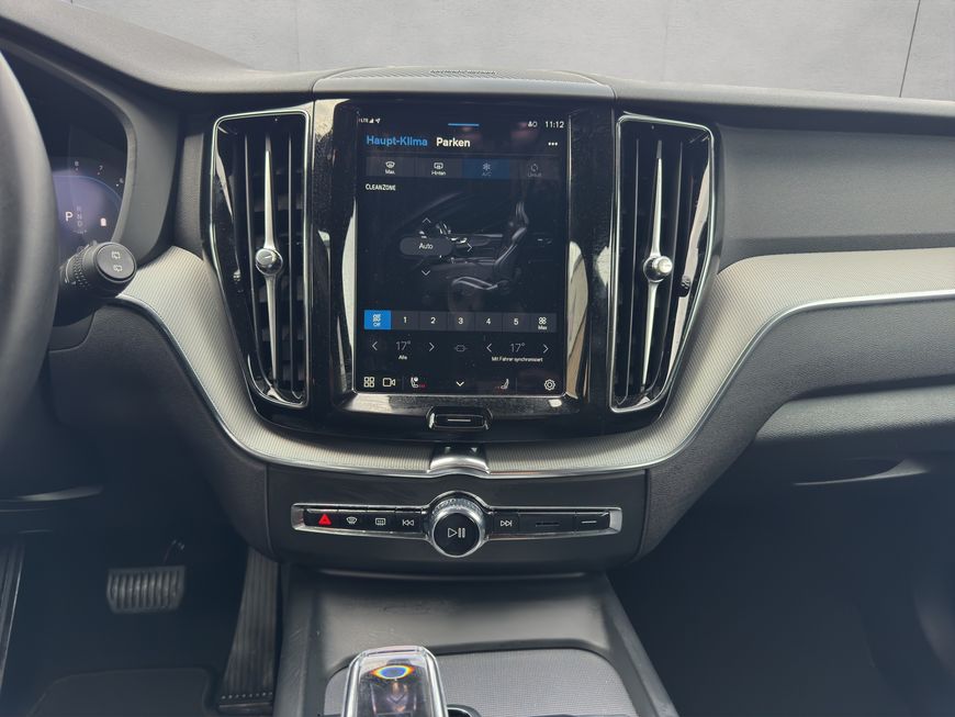 Volvo  Plus Dark