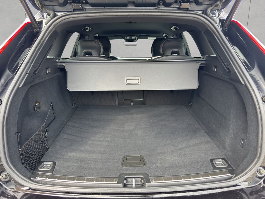 Volvo  Plus Dark