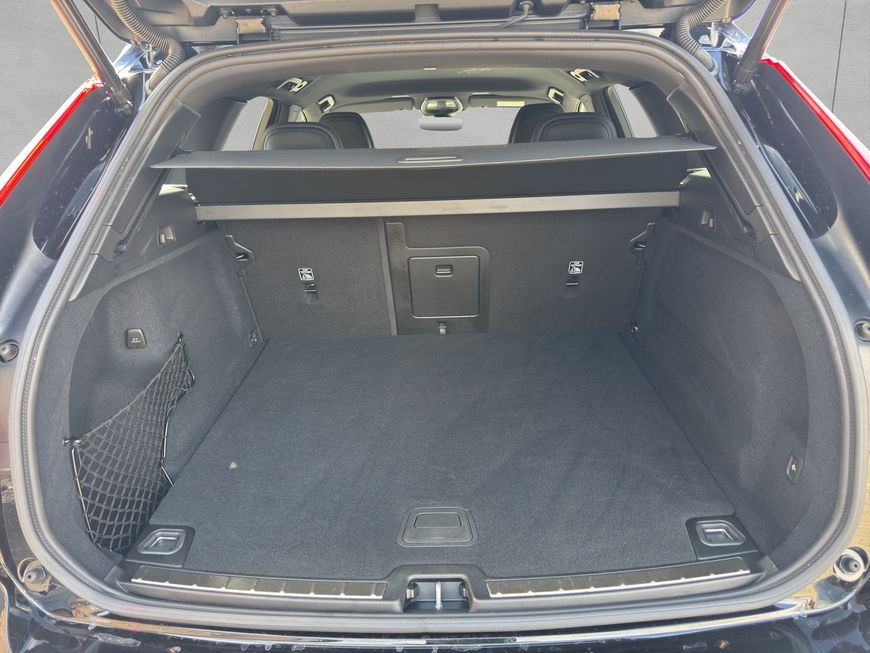 Volvo  Plus Dark
