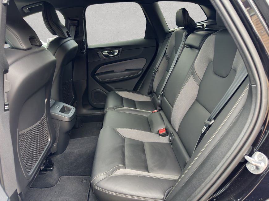 Volvo  Plus Dark
