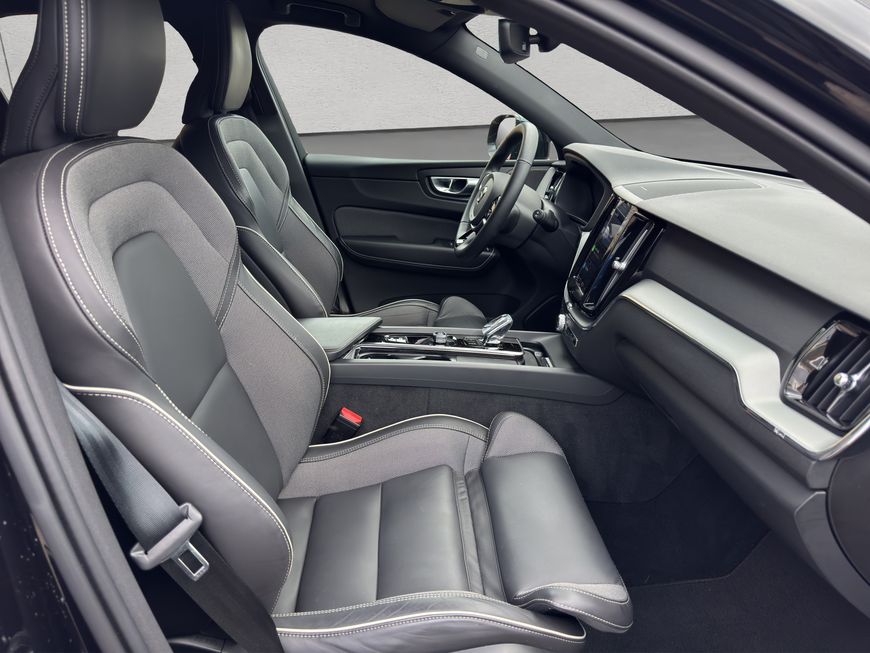 Volvo  Plus Dark