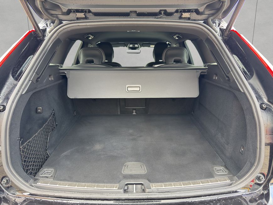 Volvo  Plus Dark