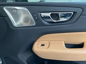 Volvo  T8 Twin-Engine AWD  Glasd PilotAssist