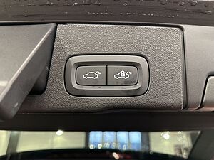 Volvo  Plus Dark