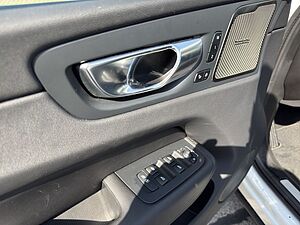 Volvo  Plus Dark