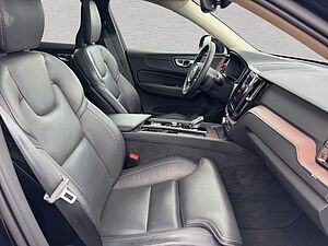 Volvo  Plus Dark