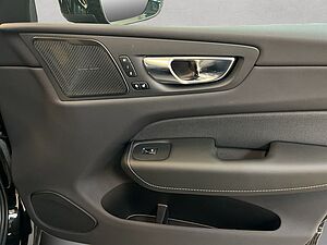 Volvo  Plus Dark