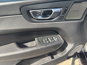 Volvo  Plus Dark