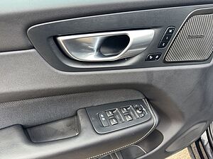 Volvo  Plus Dark
