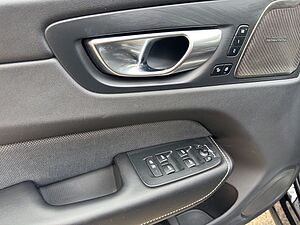 Volvo  Plus Dark