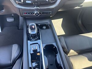 Volvo  Plus Dark
