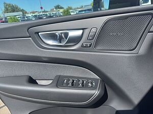 Volvo  Plus Dark
