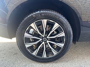 Volvo  Plus Dark