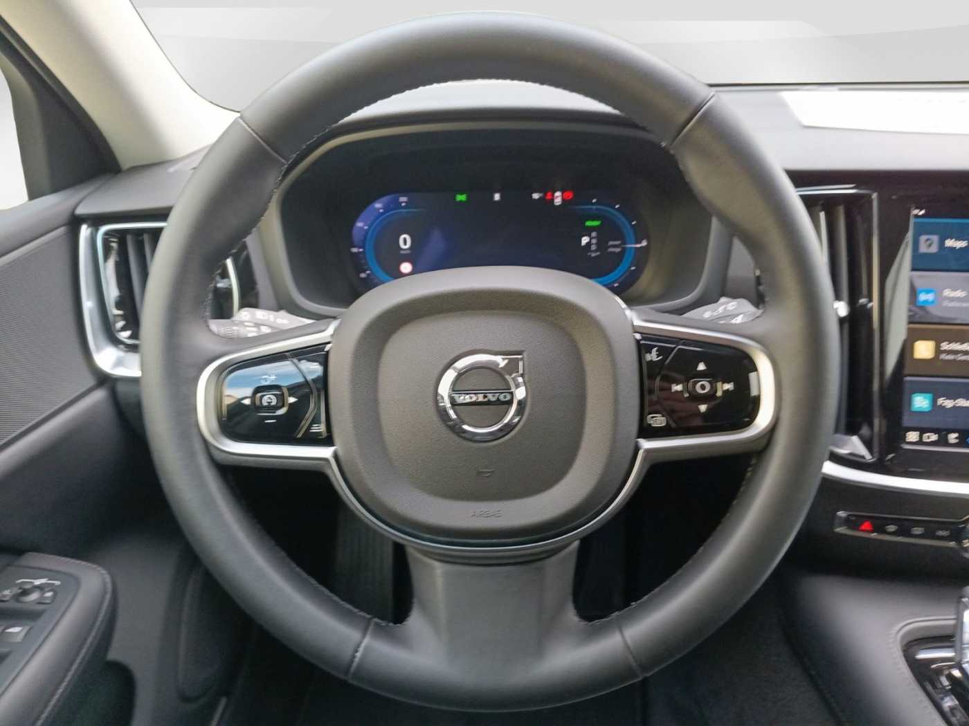 Volvo  T6 Plus Dark Recharge Cam/Navi/Standhzg.