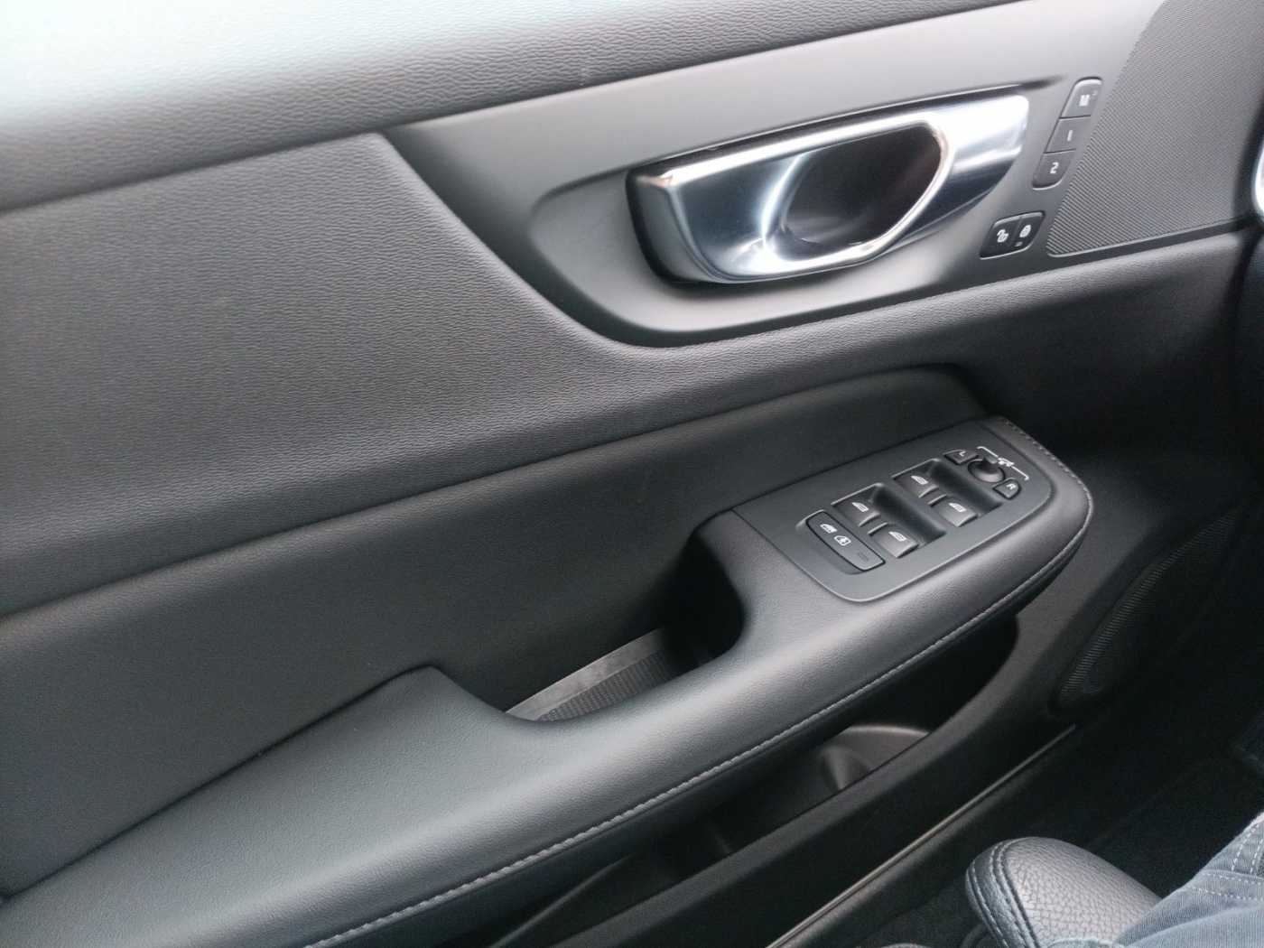 Volvo  T6 Plus Dark Recharge Cam/Navi/Standhzg.