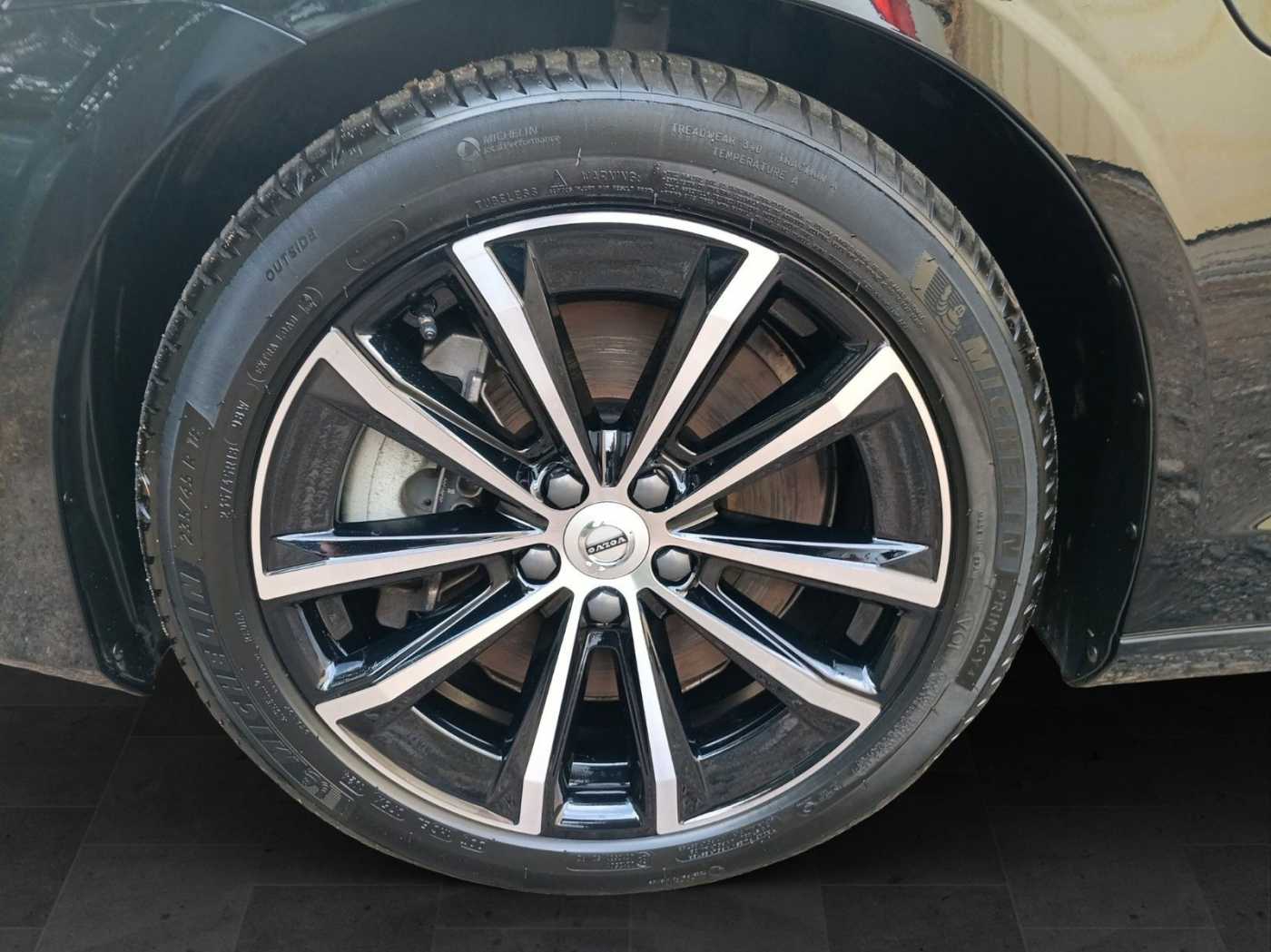 Volvo  T6 Plus Dark Recharge Cam/Navi/Standhzg.