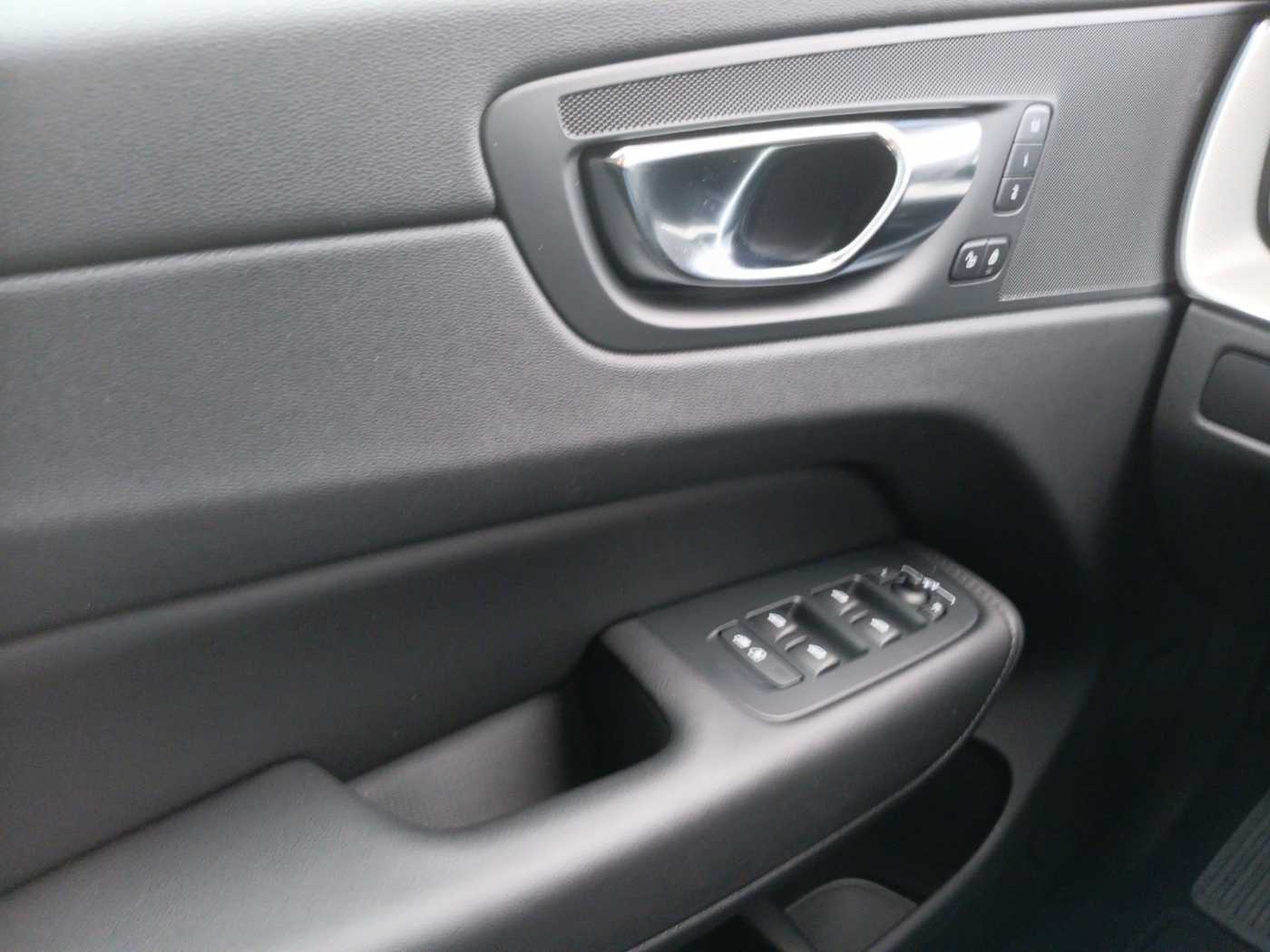 Volvo  T8 AWD Plus Dark 360°/Pano/Frontsch. heizb.