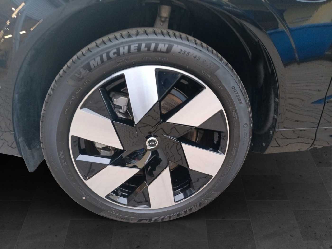 Volvo  T8 AWD Plus Dark 360°/Pano/Frontsch. heizb.