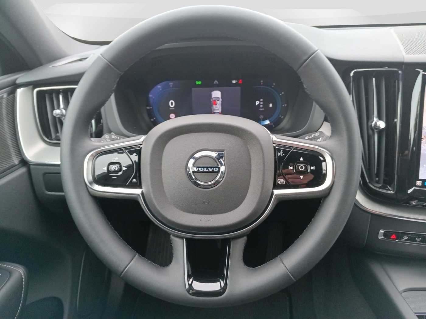 Volvo  B4 AWD Plus Dark 360°/AHK/H&K
